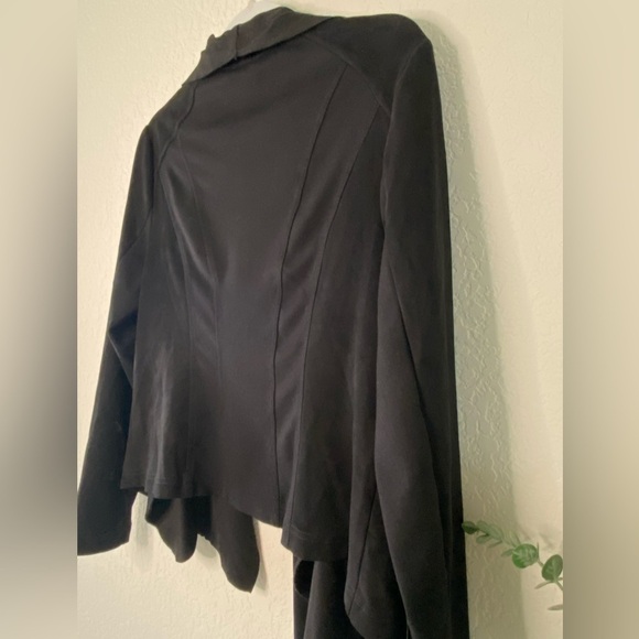 Carmen Marc Valvo (CMV) Open Front Black Blazer - Picture 5 of 9